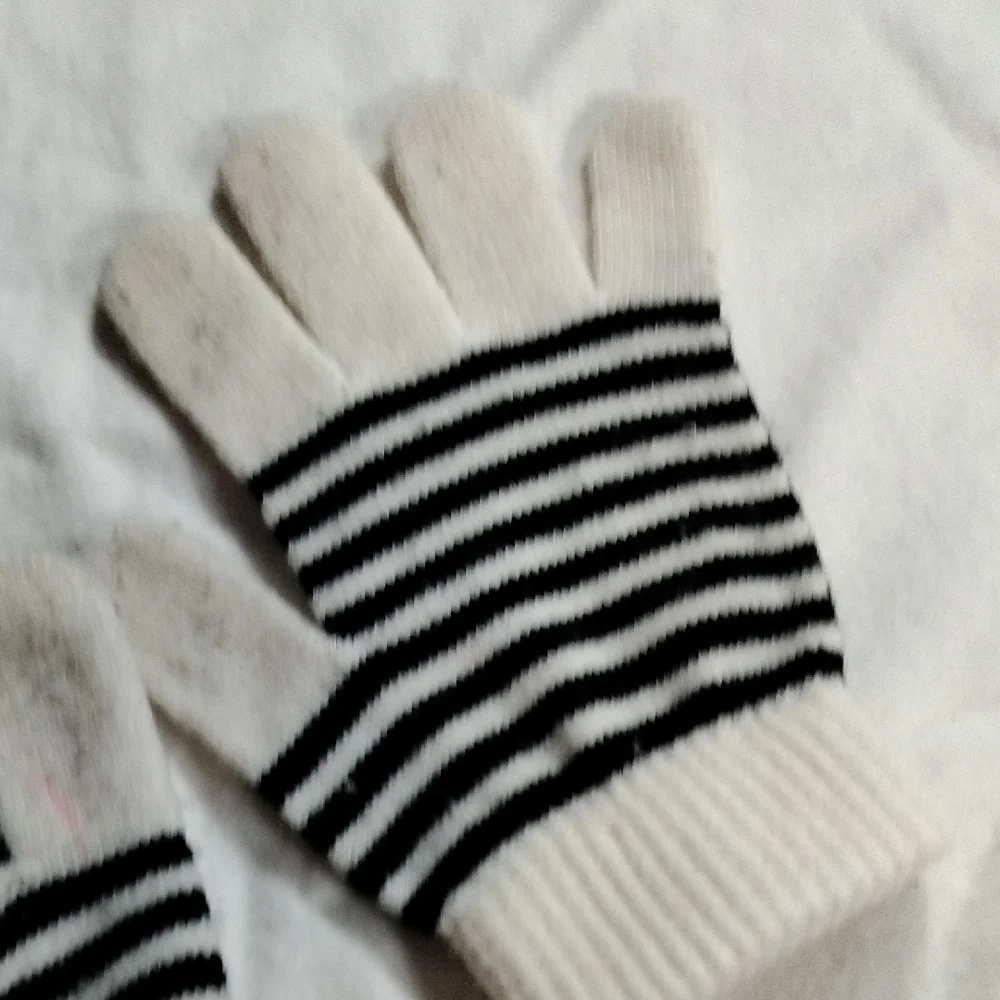 Women's Black And White Gloves